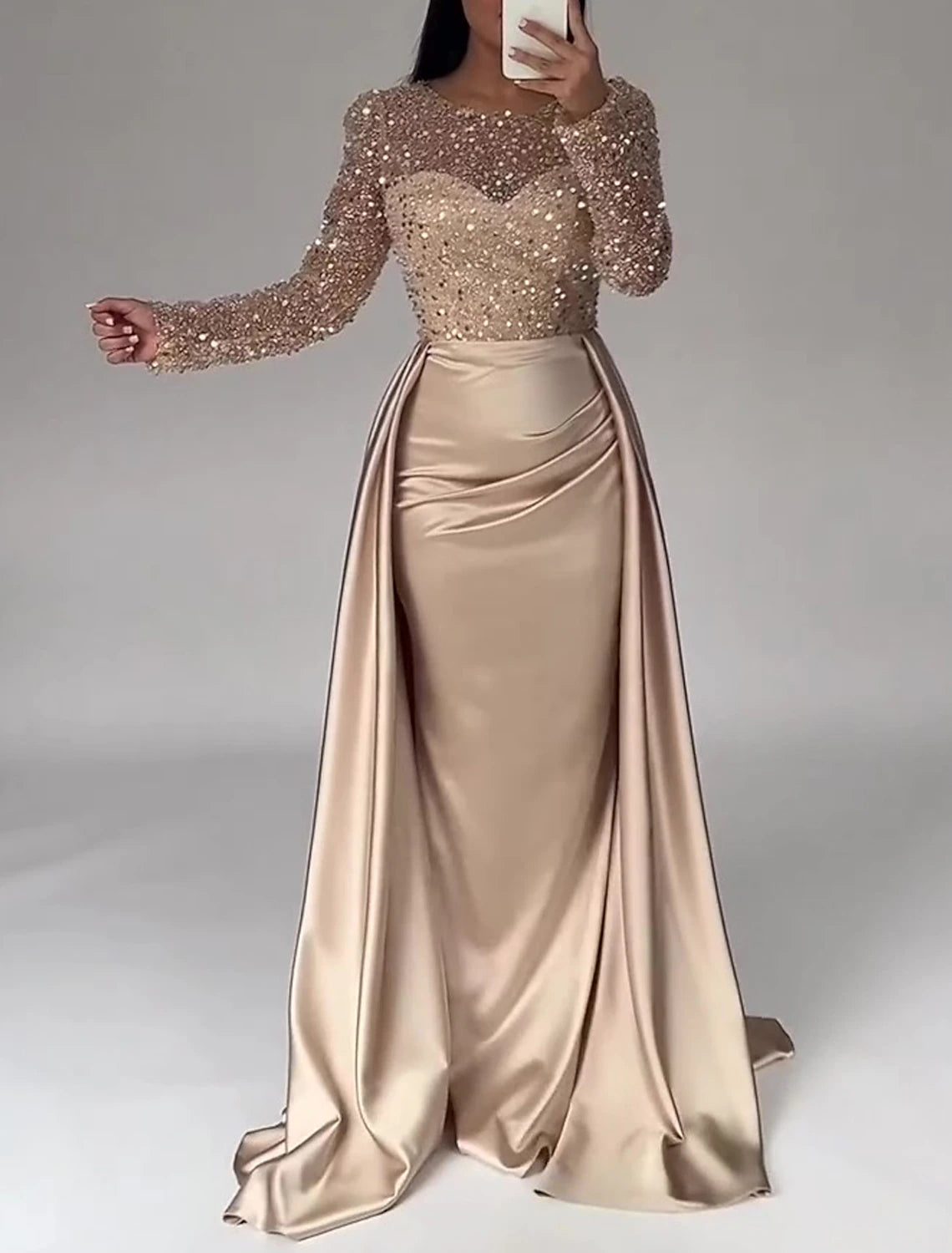 Robe de soirée sirène à paillettes, robe en satin froncé, manches longues, longueur au sol, col illusion scintillant, robe d'invitée de mariage d'automne avec surjupe en perles