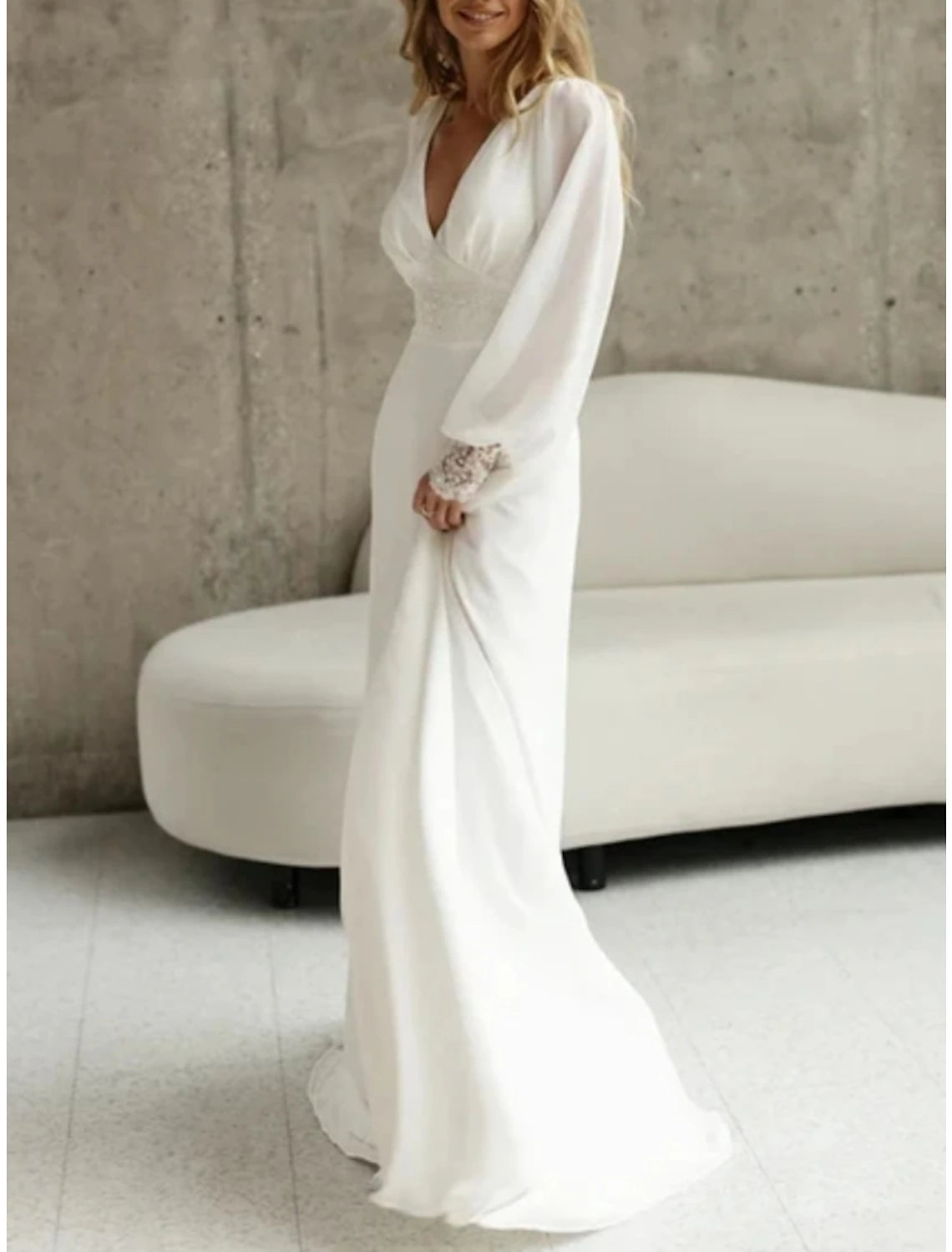 Robes de mariée simples de plage, robes de mariée formelles, coupe trapèze, col illusion, manches longues, longueur au sol, robes de mariée en tulle avec perles froncées