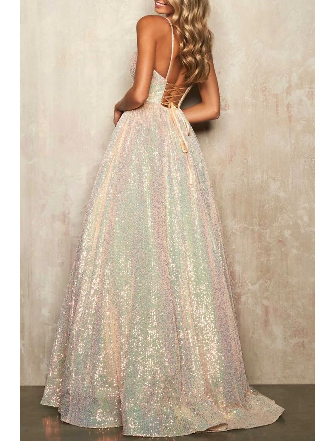 Robe de bal trapèze élégante, robe de soirée formelle, traîne courte, sans manches, bretelles spaghetti, tulle avec paillettes