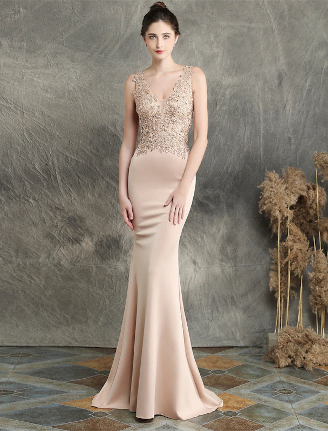 Robe de soirée sirène/trompette dos nu, robe formelle pour invité de mariage, traîne à balayage/pinceau, sans manches, col en V, mélange de coton avec appliques de perles