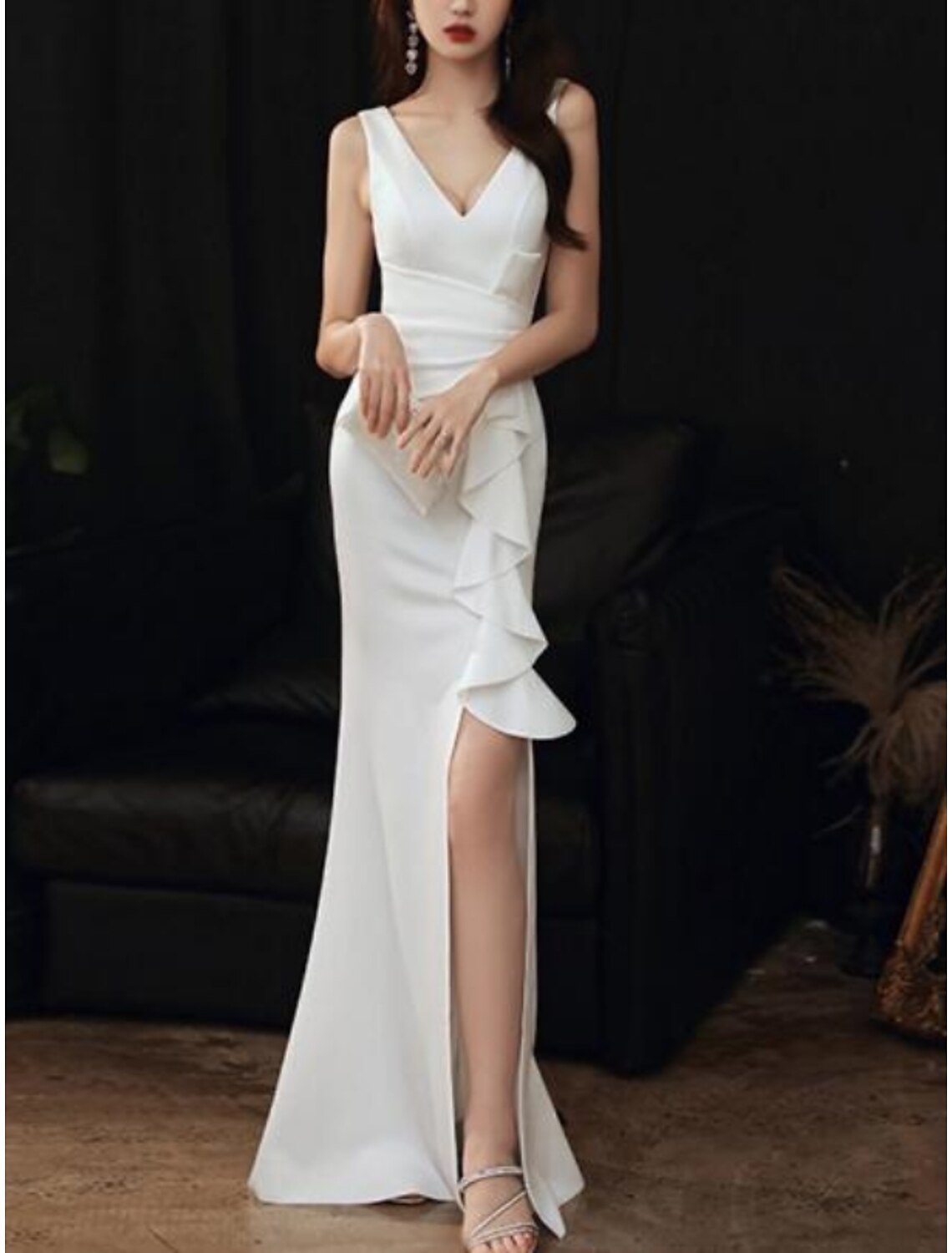 Meerjungfrau/Trompete Abendkleid Elegantes Kleid Hochzeitsgast Formeller Abend Bodenlang Ärmellos V-Ausschnitt Stretchstoff mit Rüschen Schlitz
