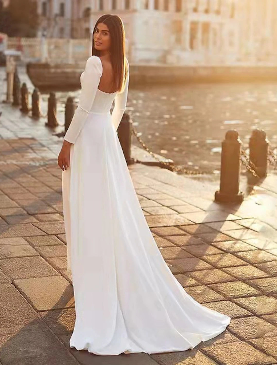 Robe de mariée décontractée de style royal, coupe trapèze, décolleté en cœur, manches longues, traîne courte, en satin, couleur unie