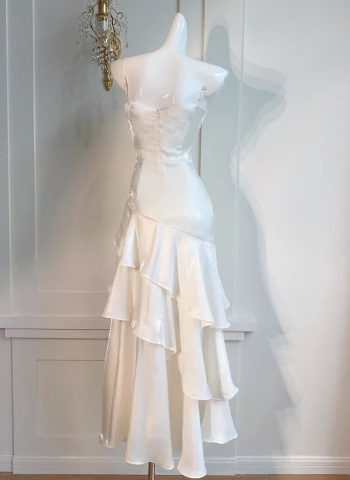 Beiges Abendkleid mit Fischschwanz und dünnen Schulterträgern