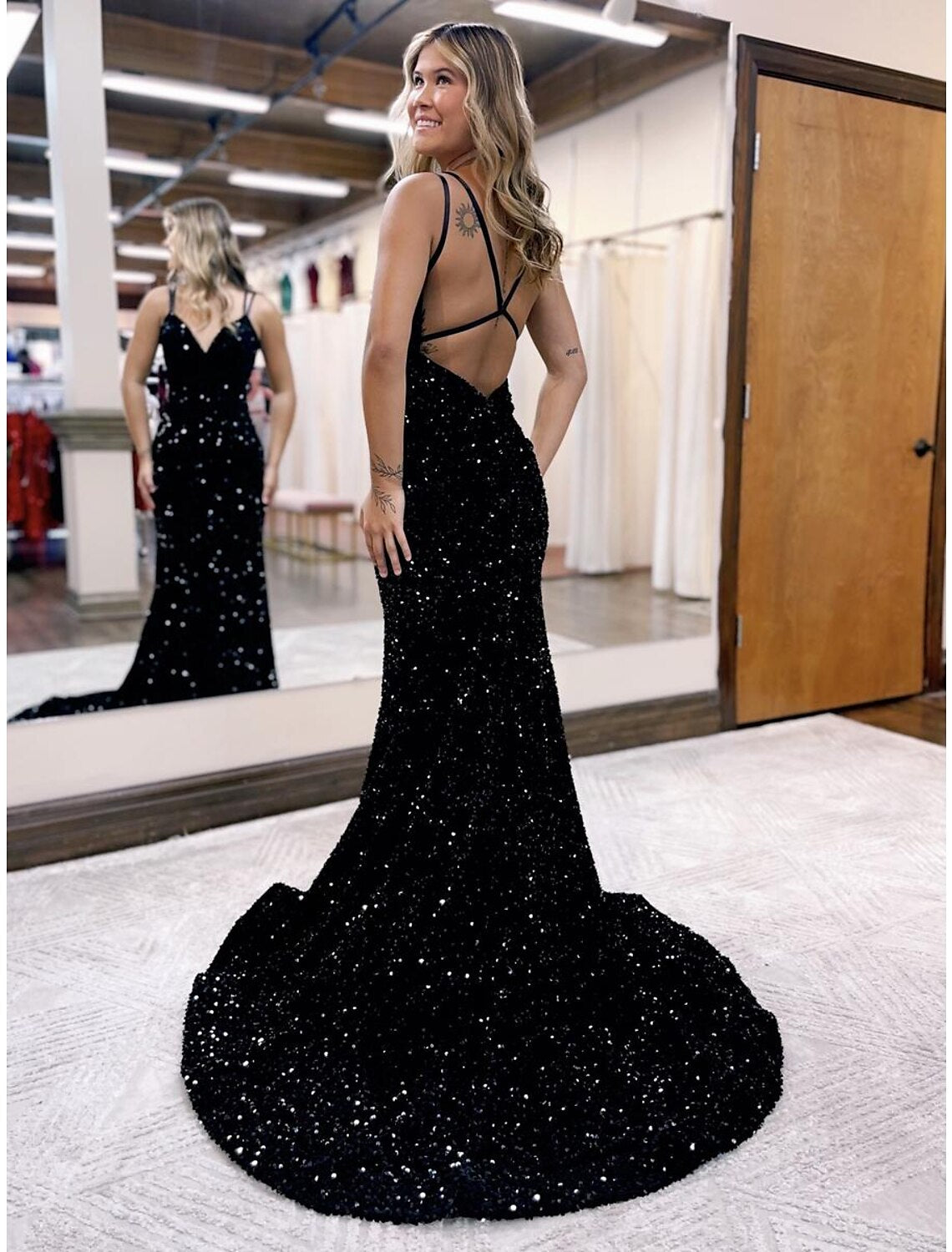 Meerjungfrau/Trompete Ballkleider Sparkle &amp; Shine Kleid Formale Hochzeit Party Hofschleppe Ärmellos V-Ausschnitt Pailletten Rückenfrei mit Pailletten