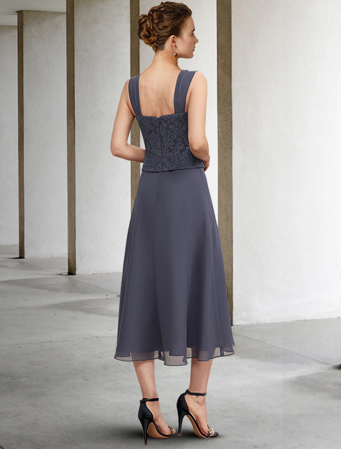 A-Linie, 3-teiliges Kleid für die Brautmutter, Übergröße, elegant, quadratischer Ausschnitt, teelang, Chiffon, Spitze, ärmellos, Wickeljacke inklusive, Kleider mit Kristallen und Rüschen