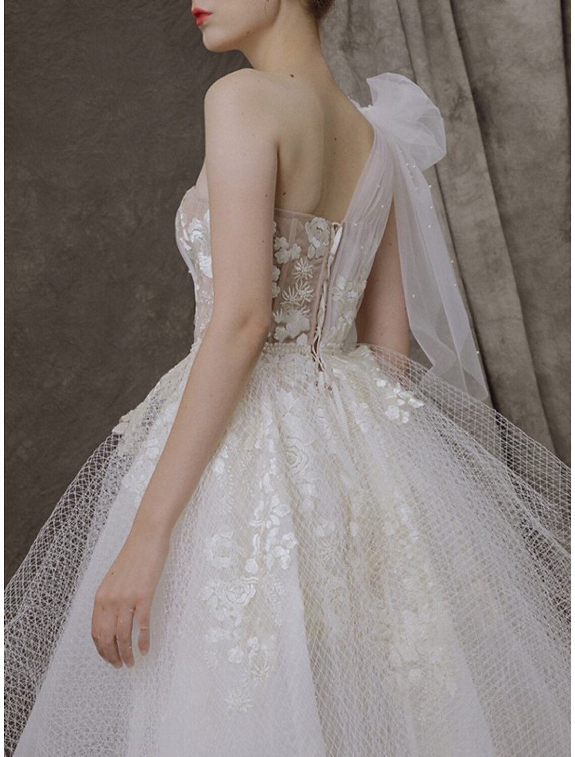 Robes de mariée vintage de fiançailles, combinaisons, une épaule, sans manches, asymétriques, en dentelle, avec nœud(s) et plis