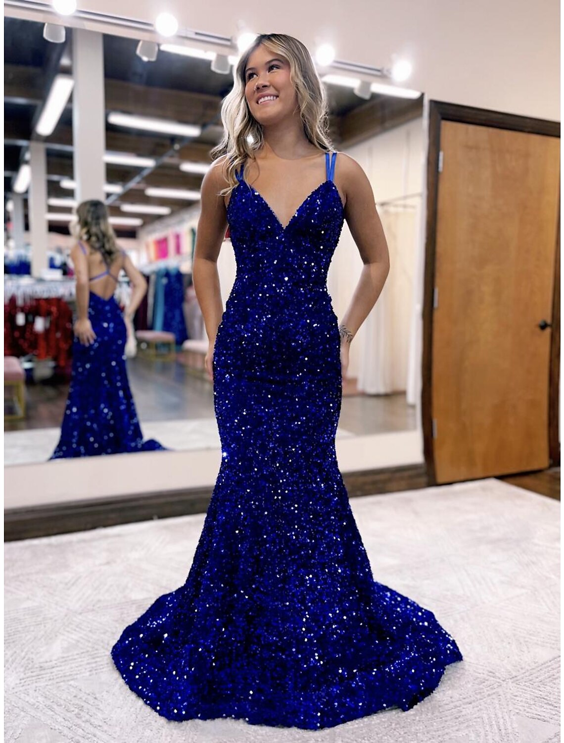 Meerjungfrau/Trompete Ballkleider Sparkle &amp; Shine Kleid Formale Hochzeit Party Hofschleppe Ärmellos V-Ausschnitt Pailletten Rückenfrei mit Pailletten
