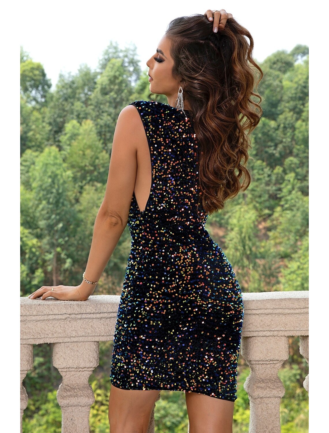Robe de bal moulante, robe tendance, tenue de soirée courte/mini, sans manches, col bijou, velours avec fente à paillettes