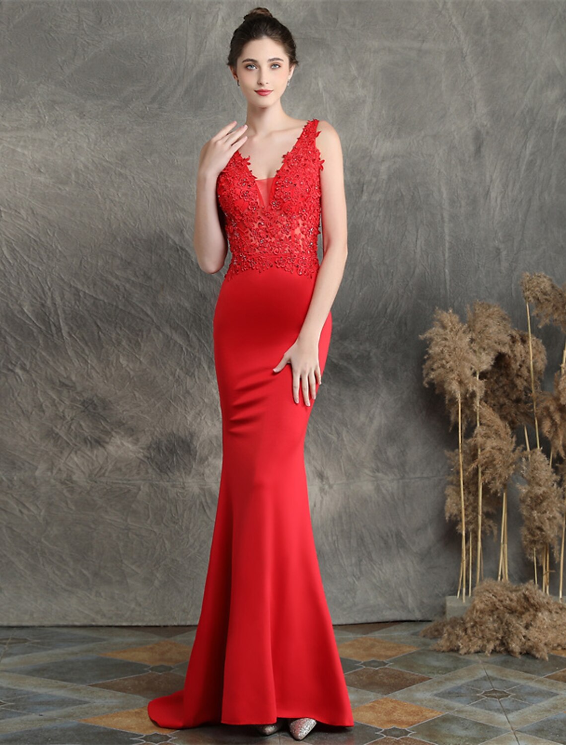 Robe de soirée sirène/trompette dos nu, robe formelle pour invité de mariage, traîne à balayage/pinceau, sans manches, col en V, mélange de coton avec appliques de perles