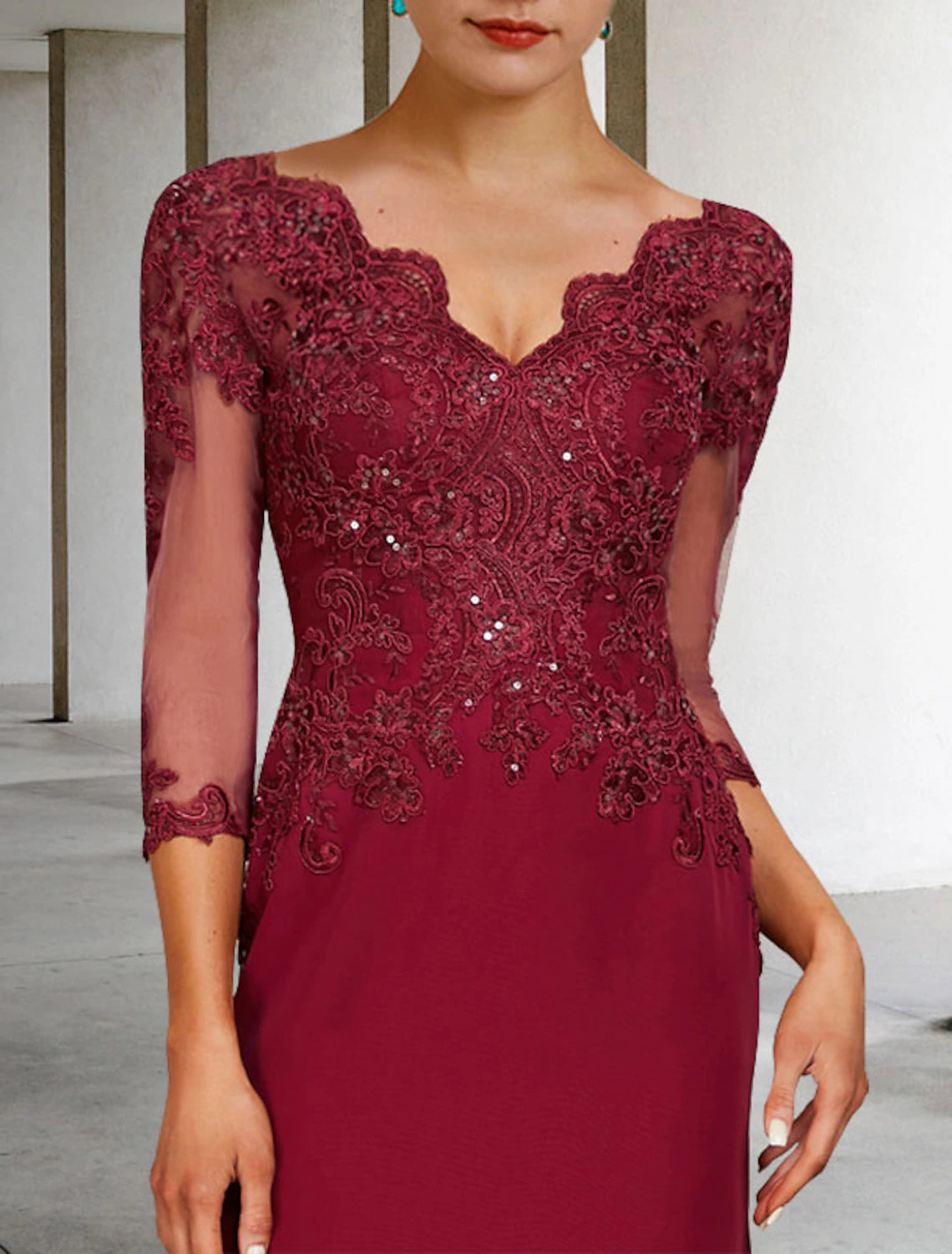 Meerjungfrau/Trompete Kleid für die Brautmutter, luxuriös, elegant, V-Ausschnitt, Hofschleppe, Spitze, Stretch-Chiffon, 3/4-Ärmel mit Pailletten-Applikationen