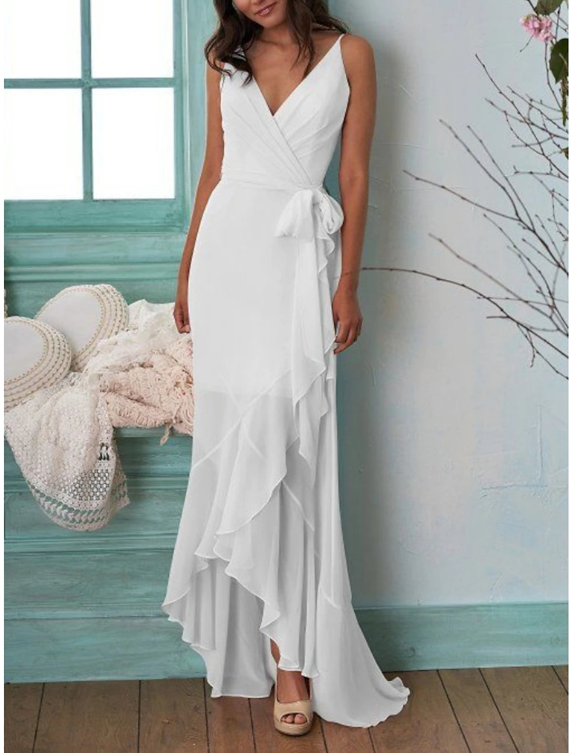 Kleine weiße Kleider Brautkleider A-Linie V-Ausschnitt Ärmellos Sweep/Pinsel Schleppe Chiffon Brautkleider Mit Schleife(n) Falten