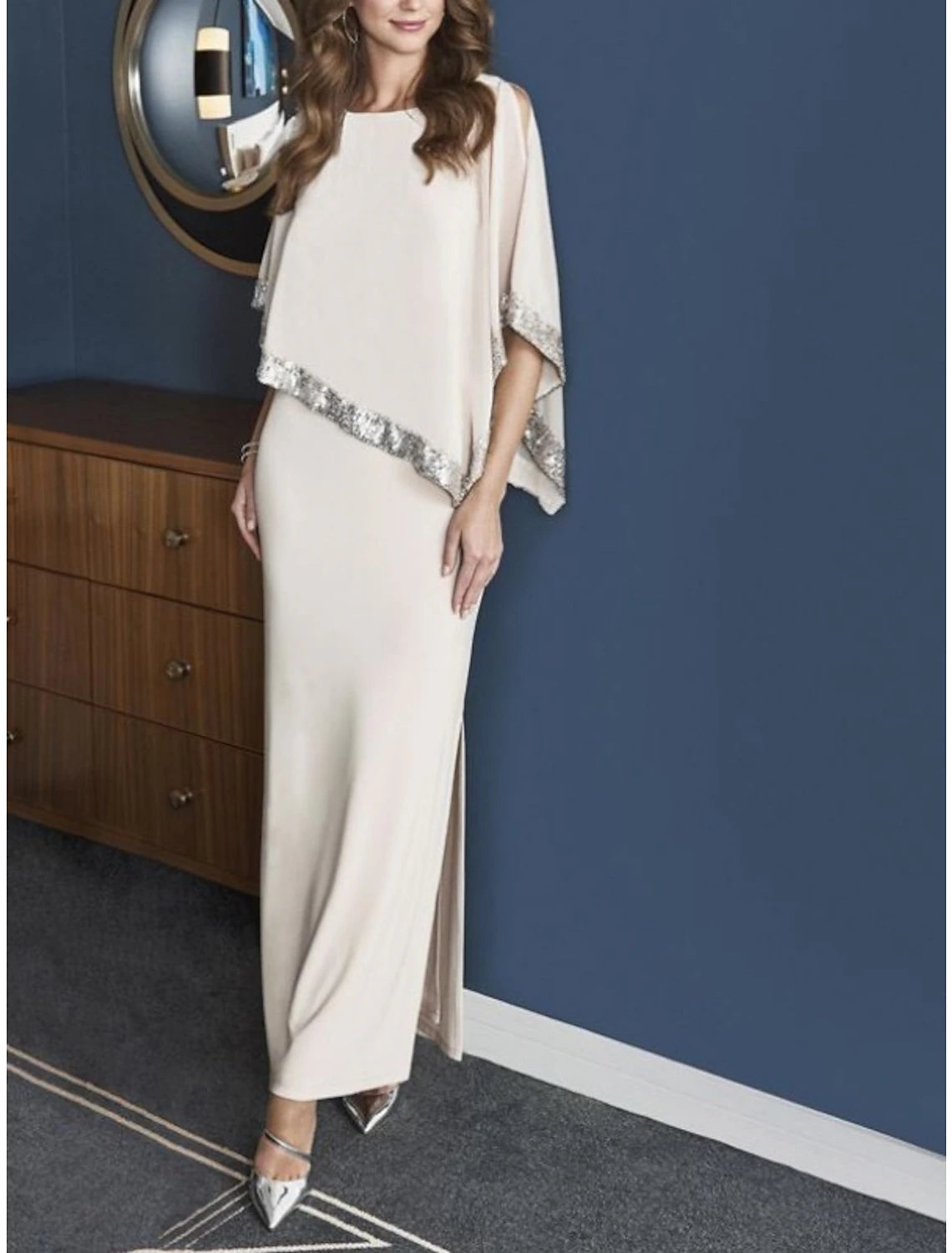 Robe fourreau pour mère de la mariée, robe cape élégante pour invité de mariage, scintillante et brillante, col bijou, longueur cheville, mousseline, manches 3/4 avec fente sur le devant à paillettes
