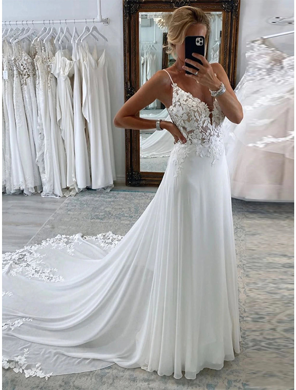 Empfangs-Hochzeitskleider A-Linie Camisole Ärmellos Hofschleppe Chiffon Brautanzüge Brautkleider mit Applikationen