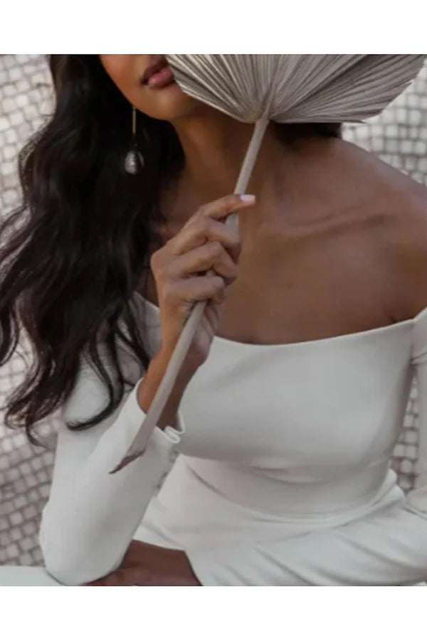 Robe de mariée décontractée dans le hall, robe de mariée d'été minimaliste à manches longues et épaules dénudées