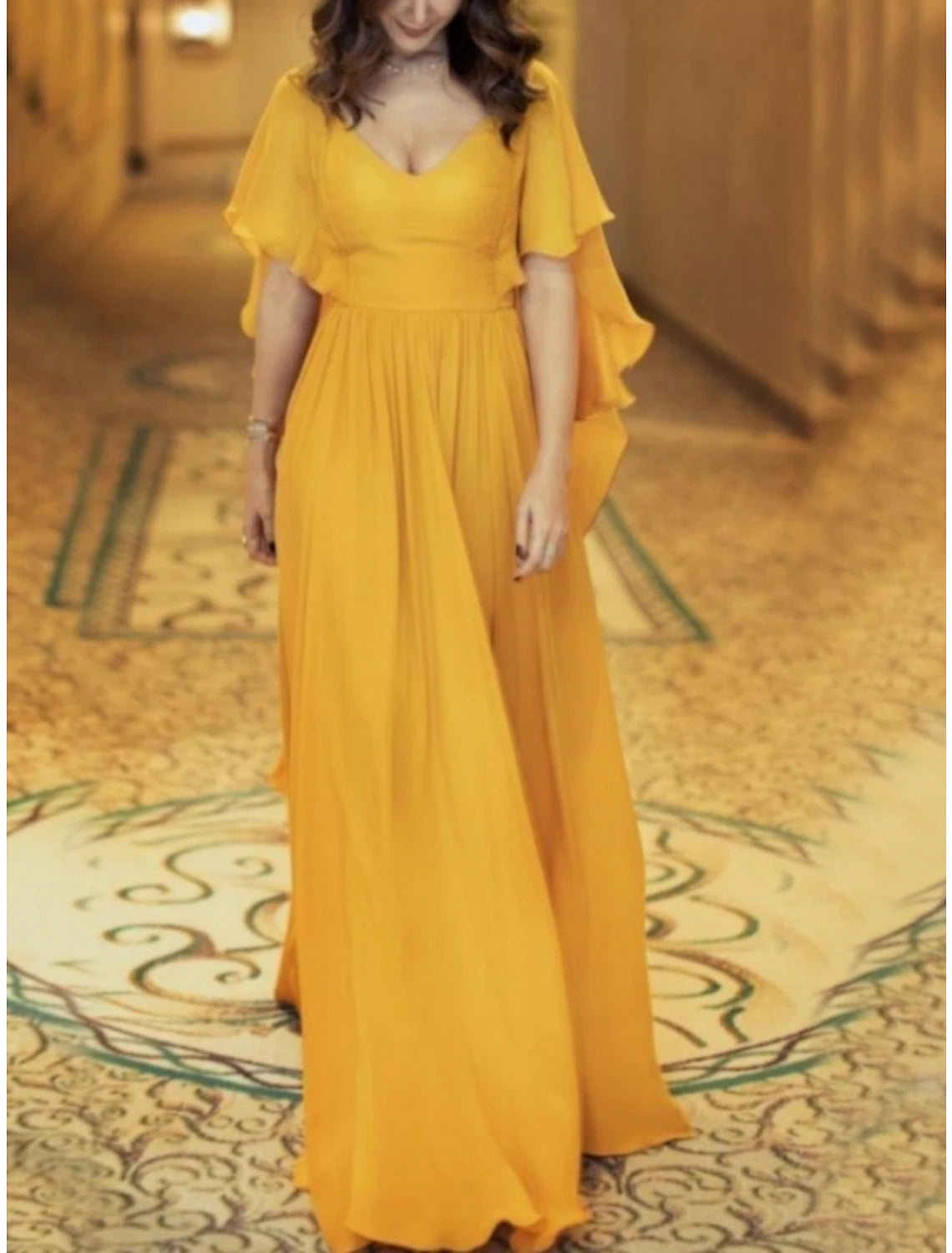 Etui-/Säulenkleid für Hochzeitsgäste, fliegendes Kleid, Kleid für Hochzeitsgäste, bodenlang, kurze Ärmel, V-Ausschnitt, Chiffon mit Falten und Rüschen