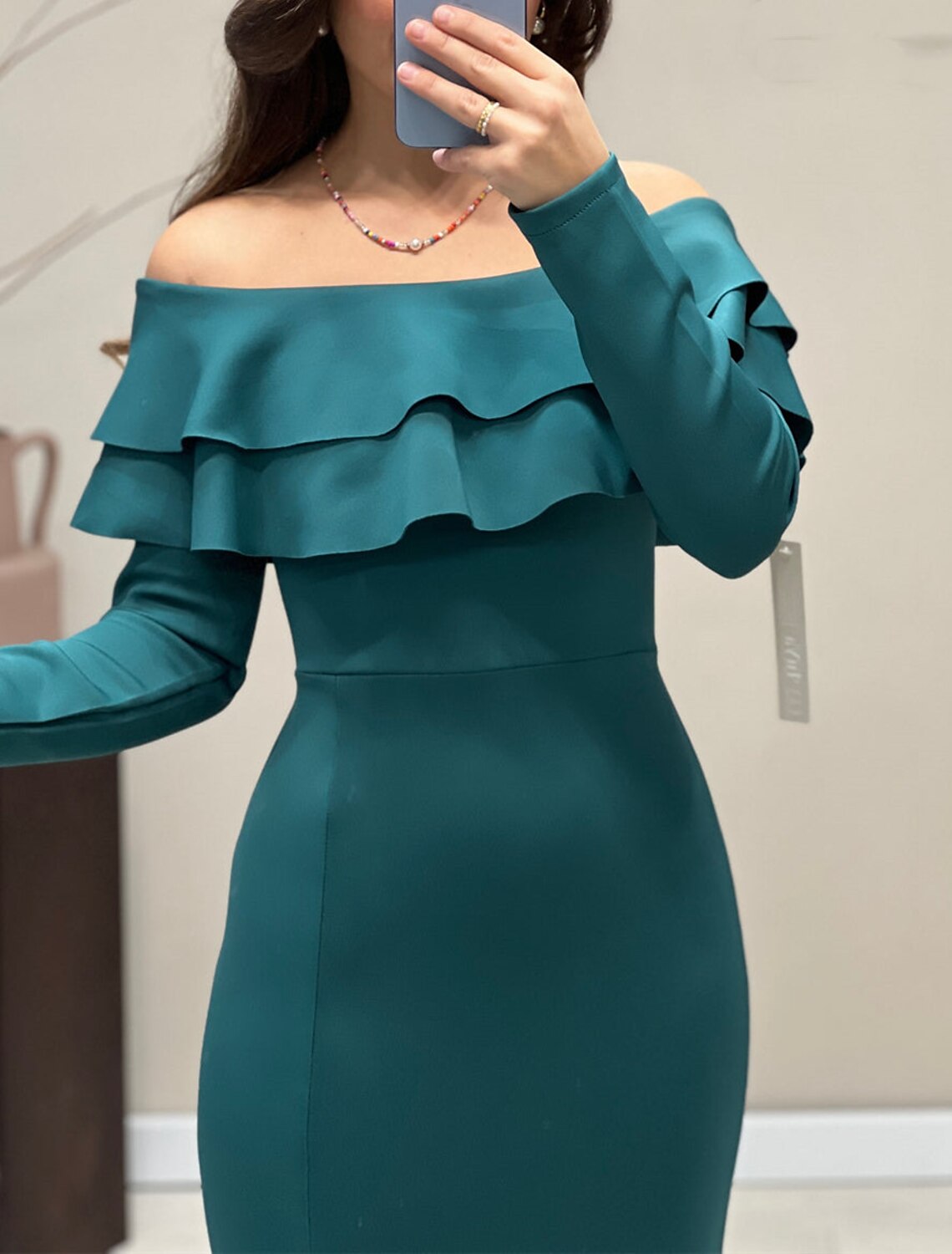 Meerjungfrau/Trompete Abendkleid Elegantes Kleid Hochzeitsgast Herbst Hofschleppe Langarm Schulterfrei Satin mit Rüschen Schlitz