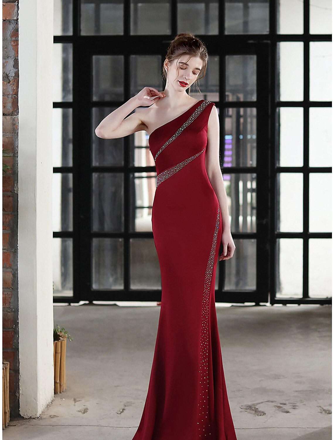 Meerjungfrau/Trompete Abendkleid Sexy Kleid Hochzeitsgast Formeller Abend Bodenlang Ärmellos Eine Schulter Stretch Satin mit Kristallen
