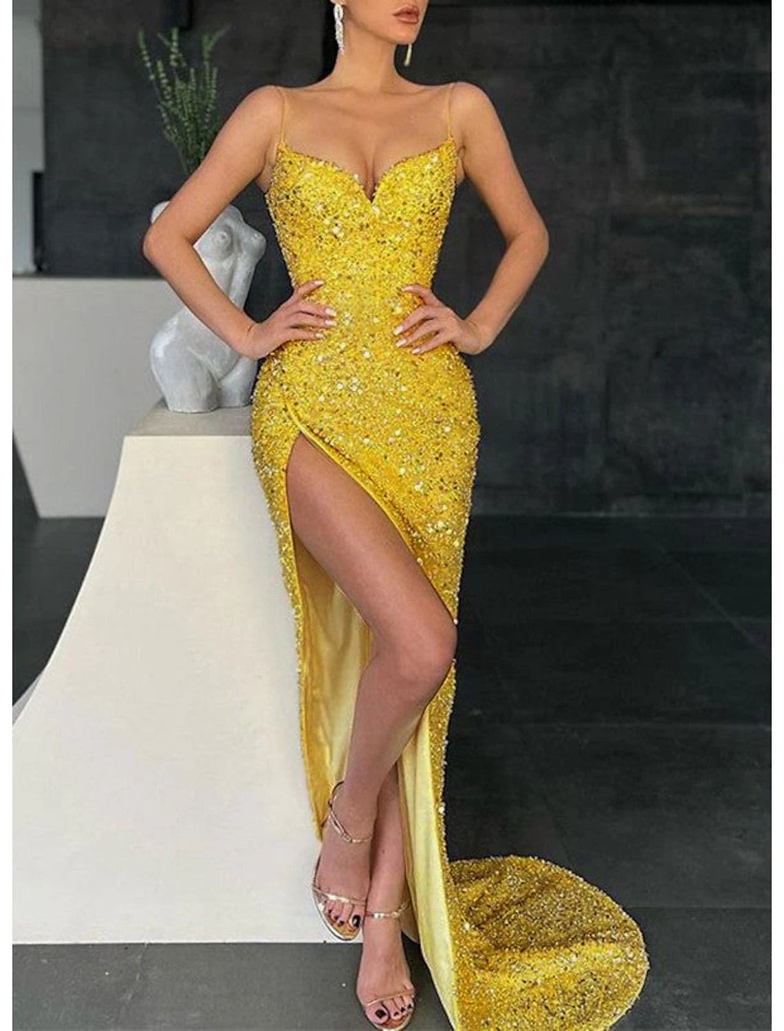 Meerjungfrau / Trompete Ballkleider Sparkle &amp; Shine Kleid Rot Grün Kleid Hochzeitsgast Sweep / Brush Train Ärmellos V-Ausschnitt Pailletten mit Pailletten Schlitz