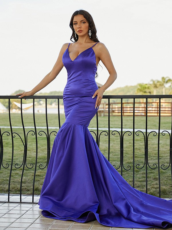 Robe sirène/trompette en satin à volants, col en V, sans manches, traîne courte