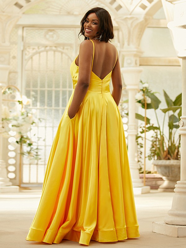 Robe trapèze/princesse en satin soyeux à volants, col en V, sans manches, longueur au sol