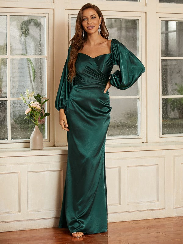 Robe fourreau/colonne en satin de soie froncé, col en V, manches longues, longueur au sol