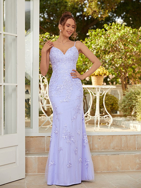 Robe fourreau/colonne en tulle avec appliques, col en V, sans manches, longueur au sol