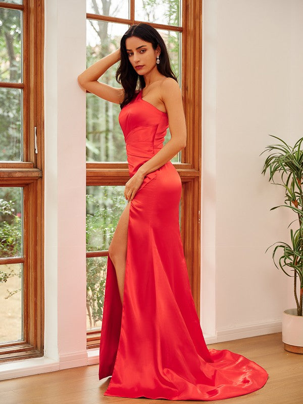 Etui-Linie/Säule Gewebter Satin Rüschen One-Shoulder-Träger Ärmellos Sweep/Pinsel zug Kleider