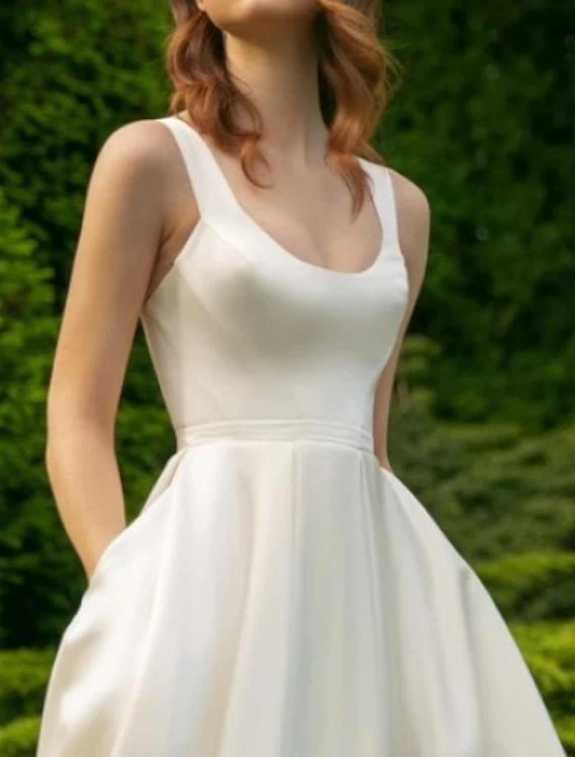 Hall Little White Dresses Brautkleider A-Linie Rundhalsausschnitt Ärmellos Tee Länge Satin Brautkleider Mit Falten Einfarbig