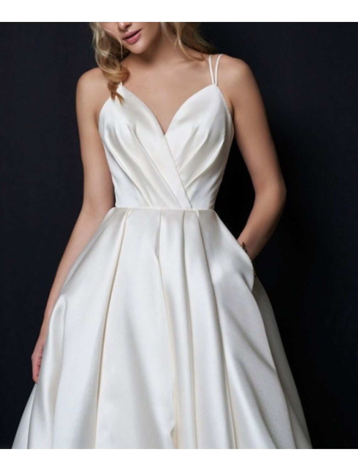 Hall Einfache Brautkleider A-Linie Herzausschnitt Camisole Spaghettiträger Hofschleppe Satin Brautkleider Mit Falten Geschlitzte Vorderseite