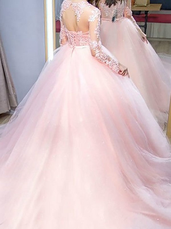 Robe de bal à manches longues et traîne courte en dentelle et tulle
