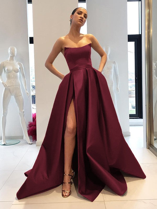 Robe de bal sans manches, sans bretelles, traîne courte, volants, en satin
