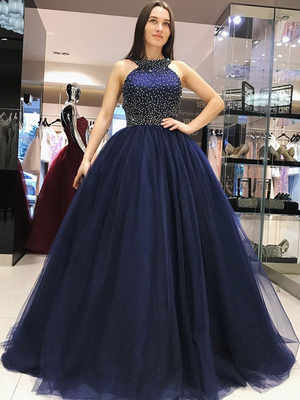 Robe de bal sans manches, dos nu, traîne courte, perles, tulle