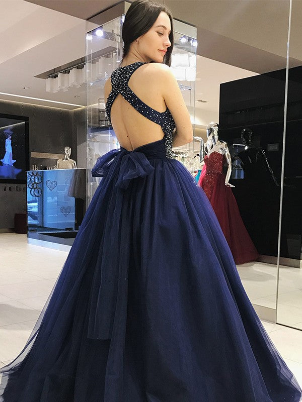 Robe de bal sans manches, dos nu, traîne courte, perles, tulle