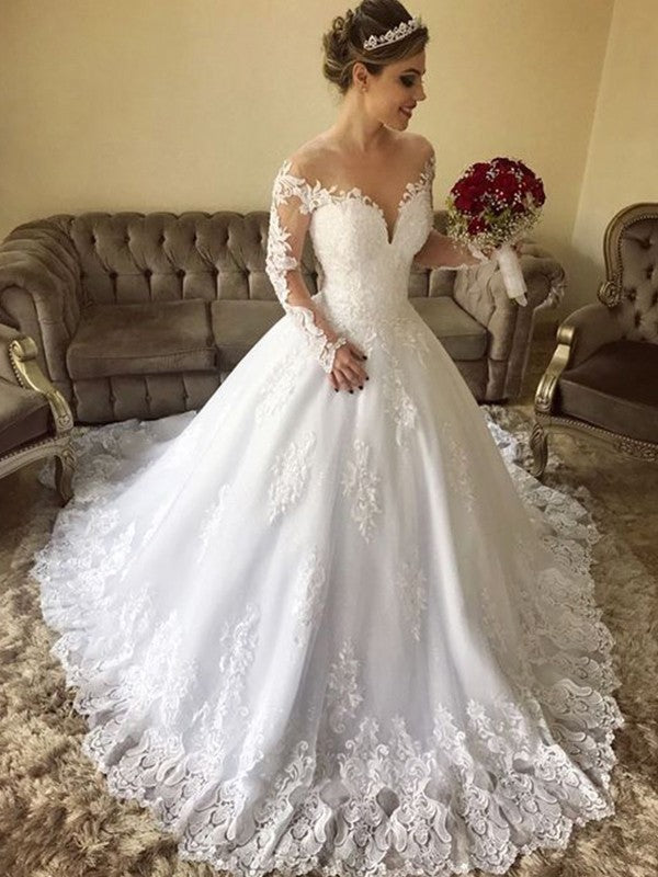 Robe de mariée en tulle et dentelle, épaules dénudées, manches longues, traîne courte