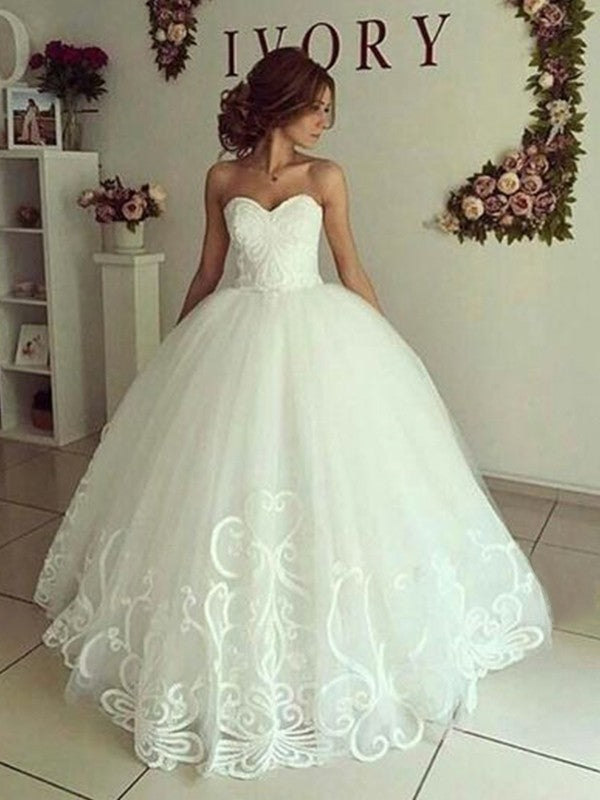 Robe de mariée en tulle, longueur au sol, décolleté en cœur, sans manches, avec appliques