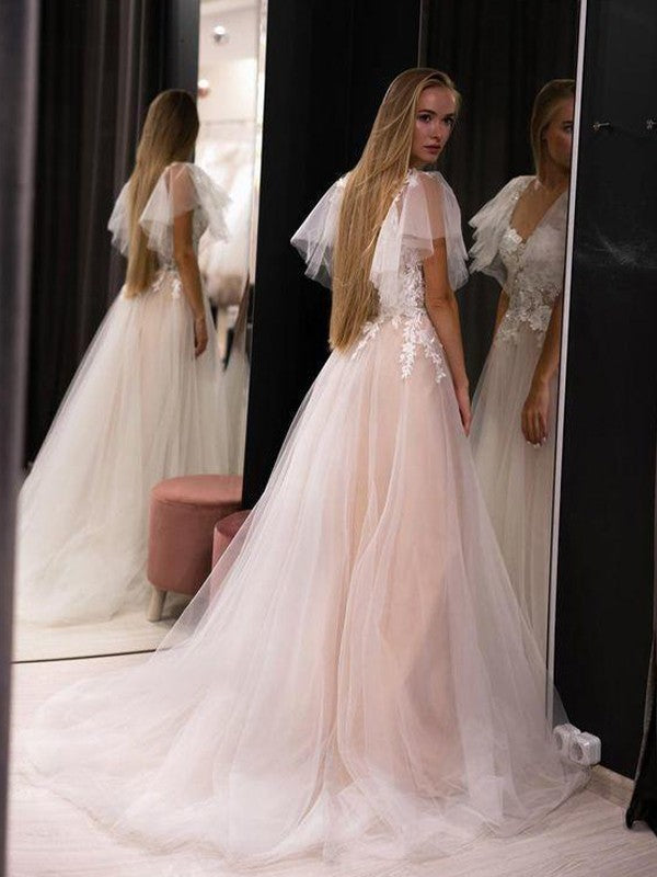 Robe de mariée trapèze/princesse en tulle avec appliques, décolleté en cœur, manches courtes, traîne courte