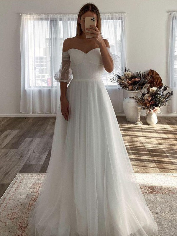 Robe de mariée trapèze/princesse en tulle, volants, épaules dénudées, manches 3/4, longueur au sol