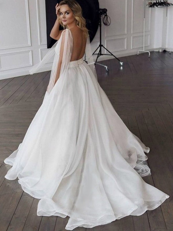 Robe de mariée trapèze/princesse en organza, volants, col en V, sans manches, traîne courte