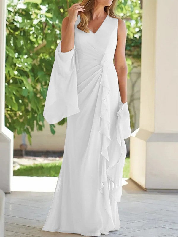 Robe de mère de la mariée en mousseline plissée, coupe ajustée/colonne, col en V, sans manches et longueur au sol