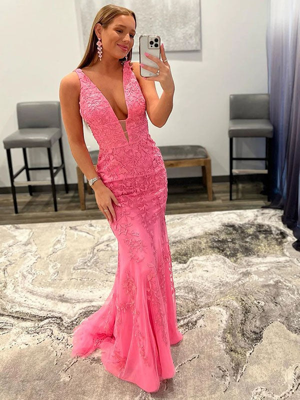 Robe fourreau/colonne en tulle avec appliques, col en V, sans manches, traîne courte