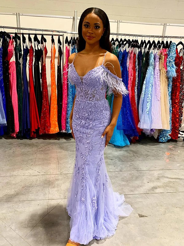 Robe fourreau/colonne en tulle avec appliques, col en V, sans manches, traîne courte