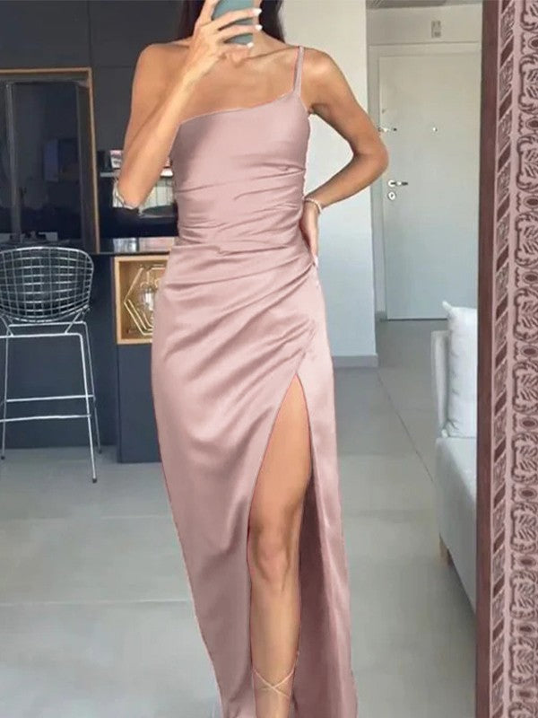 Etui-Linie/Säulen-Linie Seide wie Satin Geraffte One-Shoulder-Träger Ärmellos Bodenlang Kleider