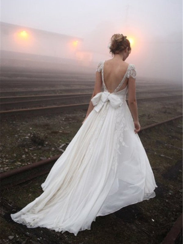 Robe de mariée trapèze/princesse en mousseline de soie et dentelle, col en V, traîne courte, sans manches