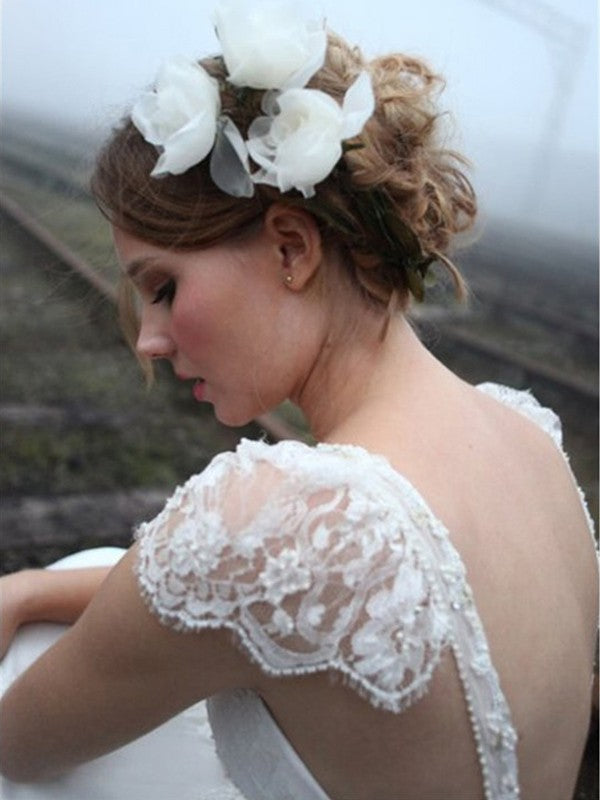 Robe de mariée trapèze/princesse en mousseline de soie et dentelle, col en V, traîne courte, sans manches