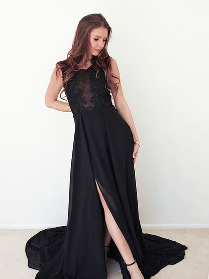 Robe trapèze/princesse en mousseline de soie, décolleté plongeant, traîne courte, appliques, sans manches