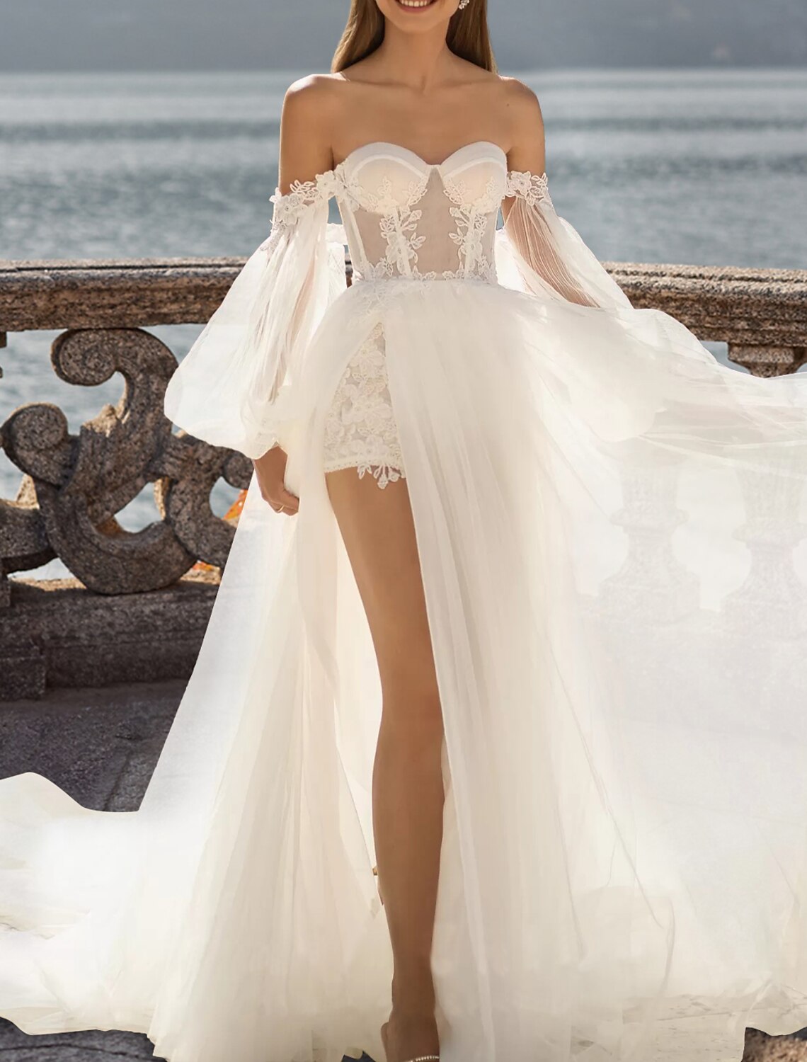 Beach Wedding Dresses A-Line Off Shoulder Long Sleeve Court Train Lace Bridal Gowns With Appliques Split Front