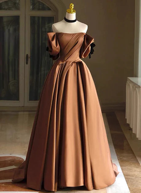 Robe trapèze en satin marron à épaules dénudées, robe de soirée princesse sans bretelles à manches courtes et dos nu avec traîne