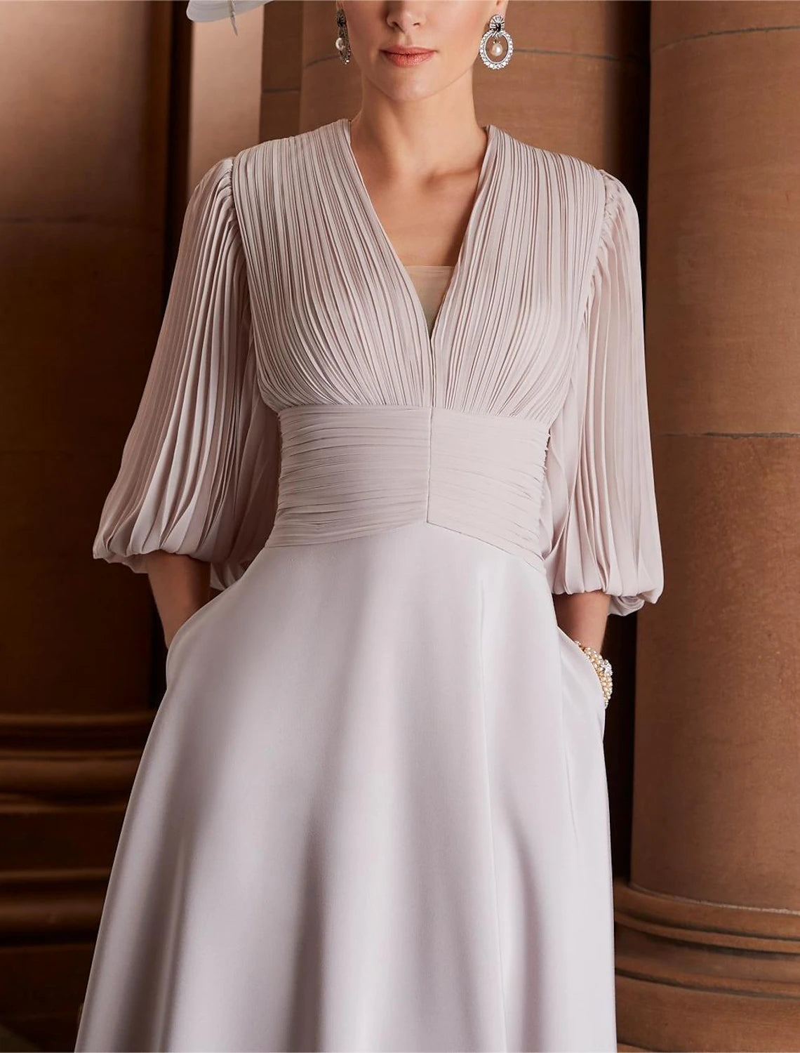 A-Linien-Kleid für die Mutter der Braut, Kentucky-Derby-Kleid, formelle Hochzeitsgäste, eleganter V-Ausschnitt, knöchellang, Chiffon, 3/4-Ärmel mit gerüschter Volltonfarbe