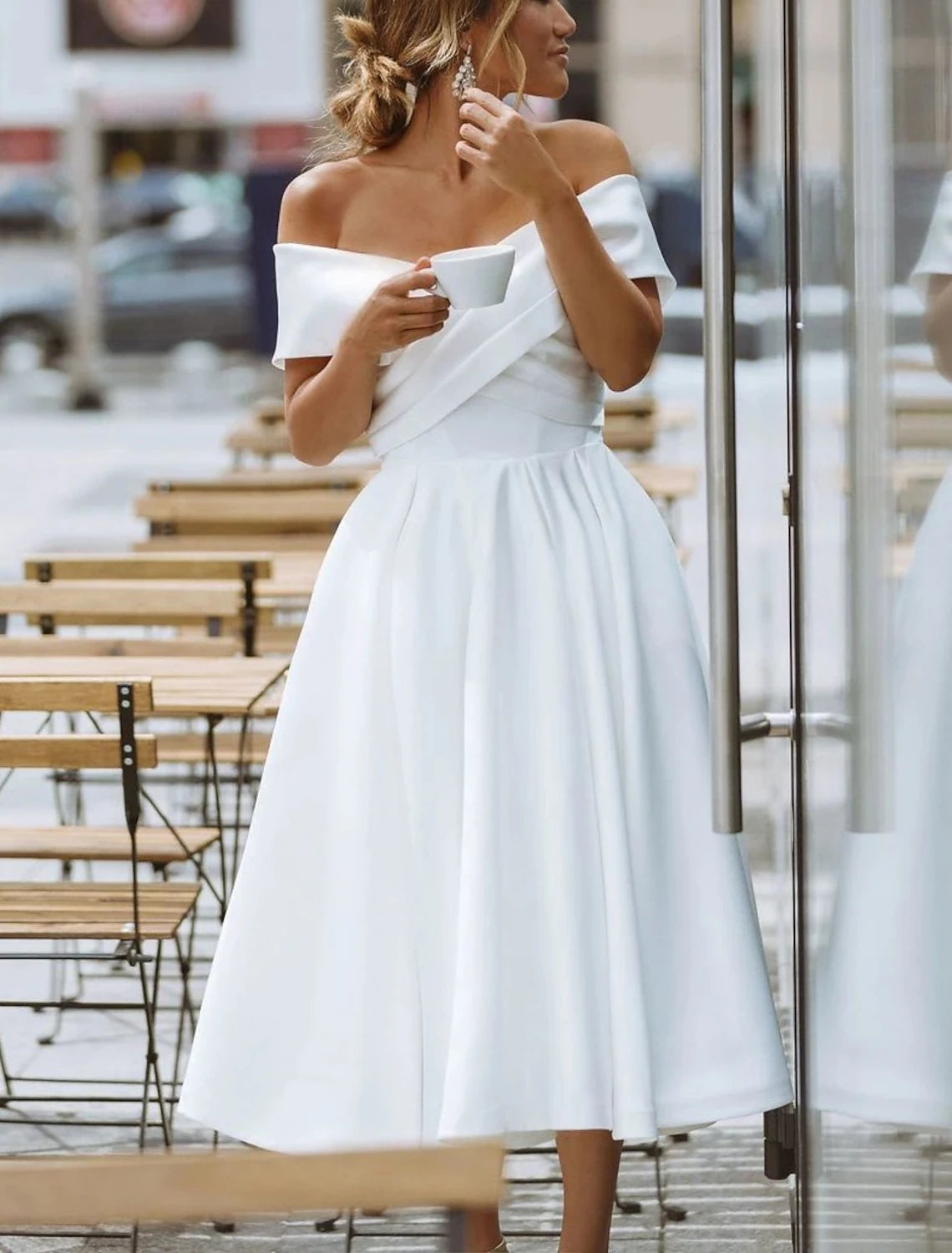 Kleine weiße Kleider Formelle Brautkleider A-Linie Schulterfrei Kurzarm Tee Länge Satin Brautkleider Mit Volltonfarbe