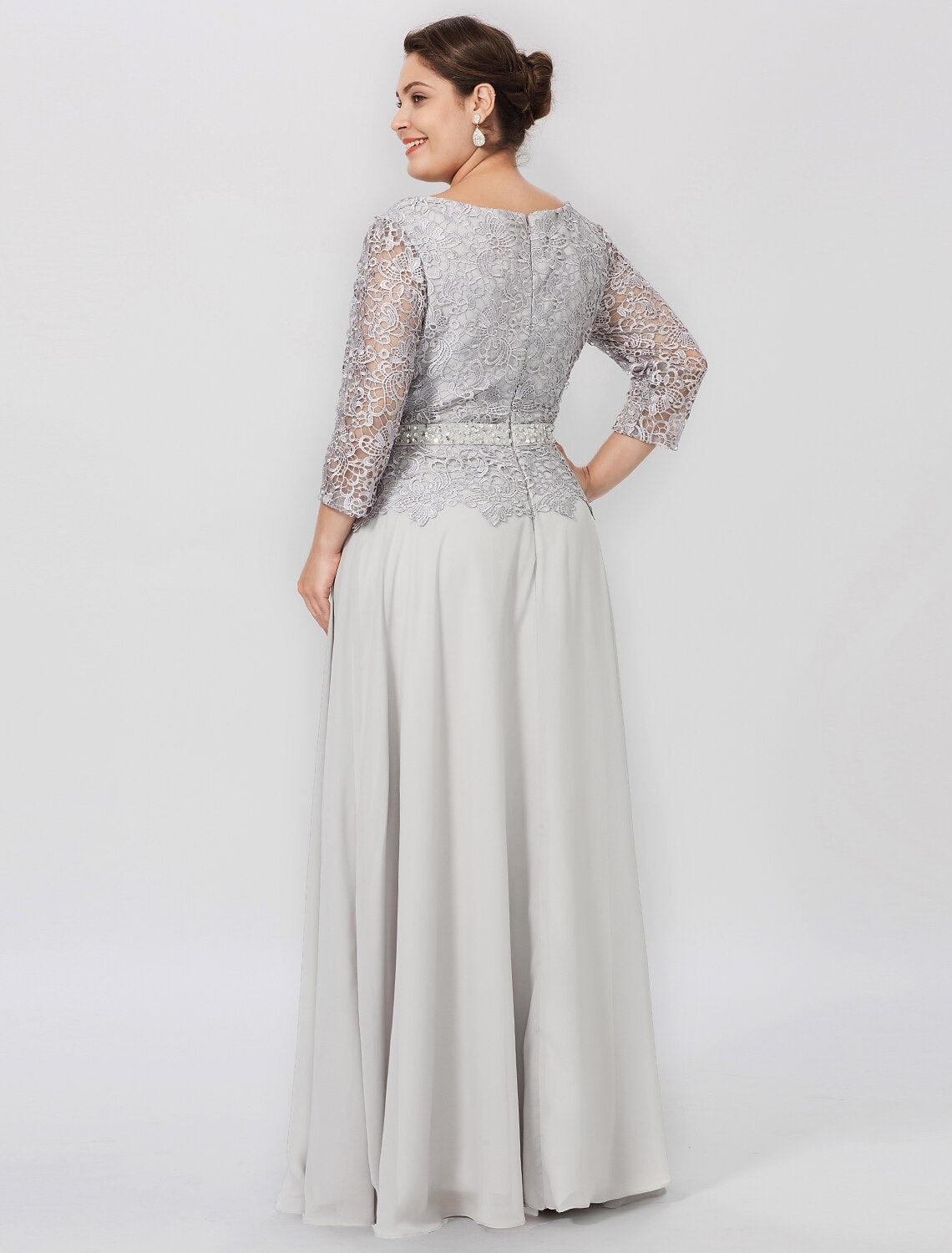 Robe de mère de la mariée fourreau/colonne, grande taille, élégante, col bijou, longueur au sol, mousseline, dentelle cordée, manches 3/4, sans dentelle
